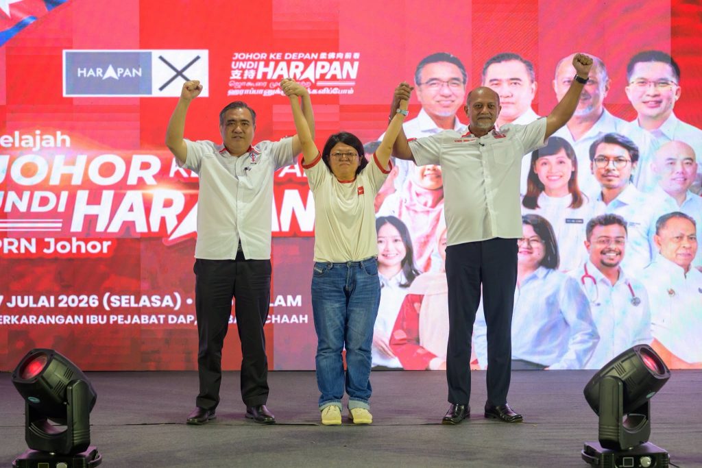 CHAH, July 9 -- Pakatan Harapan (PH) reaffirmed its commitment to institutional reforms and inclusive development while calling on Johor voters to support its candidate for the Bekok state seat during a campaign speech in Chaah yesterday. Speaking at the ceramah, PH leaders extended a warm welcome to the coalition's candidate for the N.06 Bekok constituency, Tay Yok Jiuen, expressing confidence in the candidate's ability to represent the people and contribute to Johor's development. The coalition reiterated its commitment to building a more peaceful, prosperous and inclusive Malaysia, stressing that institutional reforms remain a key priority under its administration. Among the major reforms highlighted was the proposal to limit the Prime Minister's tenure to two terms, which PH said is aimed at ensuring more effective, transparent and accountable governance. PH also emphasised that every parliamentary and state constituency plays an important role in driving the nation's progress, urging voters to continue supporting the coalition's efforts to deliver sustainable development. The coalition described the Johor state election as an important platform for voters to exercise their democratic right by choosing leaders capable of advancing the state's future. PH called on Johor voters to back its candidates in the July 11 state election, saying a strong mandate would enable the coalition to continue implementing policies that benefit the people and ensure Johor's continued progress. -- MINUTESMY