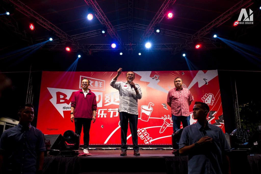 JOHOR BAHRU, July 11 – Prime Minister Anwar Ibrahim has called on Johoreans to throw their support behind Pakatan Harapan (PH) candidates, stressing that the state's future depends on the choices made by its voters yesterday. Speaking while campaigning with Pakatan Harapan's Perling state assembly candidate, Alan Tee Boon Tsong, at Perling Mall on Friday, Anwar said the strong public turnout reflected the spirit of unity that has long been Malaysia's greatest strength. He described the presence of Malaysians from diverse ethnic and cultural backgrounds at the campaign event as a true representation of the country's multicultural identity, saying it demonstrated the importance of preserving unity for the benefit of both Johor and the nation. "Thank God, the crowd that turned up reflected Malaysia's rich diversity of cultures and communities. This is the spirit we want to continue nurturing for the well-being of our beloved state and country," he said in a social media post. Anwar also urged voters to give Pakatan Harapan a strong mandate in the Johor state election, reiterating the coalition's campaign slogan, "Johor Forward. Vote HARAPAN." He said a victory for Pakatan Harapan in Johor would help ensure the continuation of development initiatives, economic growth, and people's welfare programmes in line with the MADANI Government's agenda. The Perling campaign stop was part of Anwar's statewide tour to support Pakatan Harapan candidates ahead of polling day, as the coalition intensifies its efforts to engage voters and strengthen support across Johor. Pakatan Harapan has been ramping up its campaign throughout the state, focusing on messages of unity, political stability, and sustainable development as key pillars of its appeal to Johor voters. -- MINUTESMY