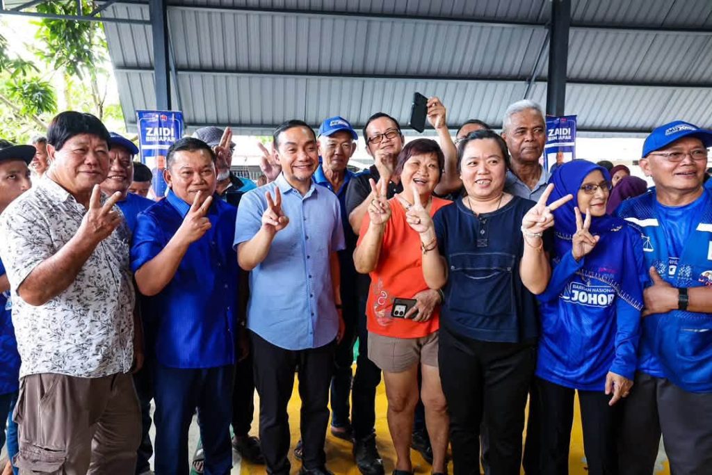 BATU PAHAT, July 8 — Johor Menteri Besar Datuk Onn Hafiz Ghazi has called on voters in Batu Pahat to give their support and trust to Barisan Nasional (BN) candidates contesting in the 16th Johor State Election. Speaking during the BN Johor Election Campaign Tour covering the Senggarang, Rengit and Semerah state constituencies, Onn Hafiz said the strong response and warm reception from the people reflected the spirit of unity and togetherness among Johoreans. He said the tour provided him with the opportunity to engage directly with residents from various backgrounds, listen to their aspirations and understand the issues affecting them. “Throughout this tour, I had the opportunity to meet and greet the people of Johor from different walks of life, listening directly to their views and hopes, while witnessing the spirit of togetherness that continues to exist for the future of our beloved state,” he said. Onn Hafiz described the unity shown by Johoreans of various races as a strength that must continue to be preserved, adding that the spirit of “Bangsa Johor” reflected the people’s commitment to living together harmoniously. “In Johor, we are one big family. BN will continue to assist and defend the interests of all people without discriminating based on background,” he said. He urged voters to support the BN candidates contesting in the Batu Pahat area, namely Fared Khalid for N.17 Semerah, Zulkurnain Kamisan for N.18 Sri Medan, Mohd Yusla Ismail for N.24 Senggarang and Zaidi Japar for N.25 Rengit. Onn Hafiz expressed confidence that the candidates possessed the necessary experience, integrity and understanding of local issues to effectively represent the people. “I believe these candidates have the experience, integrity and understanding of the people’s needs in their respective areas. Give them the opportunity and trust to serve, bring forward the people’s voices and fight for their welfare and future,” he said. He also called on supporters and voters to ensure BN’s victory in the state election, while praying that all efforts undertaken throughout the campaign would be eased and blessed. “May Johor continue to be blessed with peace, prosperity and progress under the guidance of Allah SWT,” he said. The 16th Johor State Election campaign has seen political parties intensifying their outreach programmes across the state as candidates seek the mandate of voters to represent their respective constituencies. -- MINUTESMY