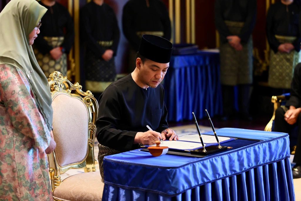 KUALA LUMPUR, July 13 — Deputy Prime Minister Datuk Seri Dr Ahmad Zahid Hamidi has extended his heartfelt congratulations to Datuk Onn Hafiz Ghazi on his appointment as the Menteri Besar of Johor. In a congratulatory message, Zahid said the trust placed in Onn Hafiz represents a significant responsibility to continue leading Johor Darul Ta'zim towards greater progress while safeguarding the well-being of the people, maintaining political stability and driving sustainable development. He expressed confidence that Onn Hafiz's leadership, experience and unwavering commitment would enable Johor to achieve even greater success for the benefit of the entire Bangsa Johor. "God willing, I am confident that with his leadership, experience and determination, Johor will continue to chart greater achievements for the benefit of all Johoreans," Zahid said. The UMNO President also prayed that Allah SWT would grant Onn Hafiz strength, wisdom and divine guidance in carrying out the mandate entrusted to him as the state's chief executive. Zahid concluded his message by wishing Onn Hafiz every success in fulfilling his responsibilities and continuing to lead Johor Darul Ta'zim towards a brighter and more prosperous future. -- MINUTESMY