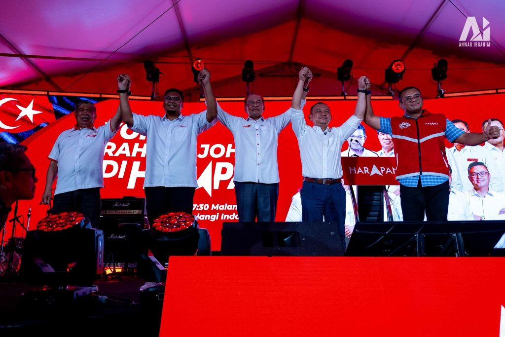 JOHOR BAHRU, July 10 — Prime Minister and Pakatan Harapan (PH) Chairman Datuk Seri Anwar Ibrahim has called on Johoreans to place their trust in Pakatan Harapan candidates in the Johor state election, expressing confidence that the coalition can lead the state towards greater progress and prosperity. Wrapping up his campaign tour in Johor with a final stop at Puteri Wangsa, Anwar thanked supporters who turned out to show their support for Pakatan Harapan candidate Dr Maszlee Malik. He described the strong public response as an encouragement for the coalition's efforts and appealed to voters across the state to give all Pakatan Harapan candidates the mandate to serve the people of Johor. Anwar said a victory for Pakatan Harapan would enable the coalition to continue pursuing policies aimed at strengthening the state's development while improving the well-being of its people. He expressed optimism that, with the support of Johoreans, the state could advance further as a developed, prosperous and dignified state. As campaigning enters its final stage ahead of polling day, Anwar urged voters to support Pakatan Harapan and participate in shaping Johor's future through the democratic process.