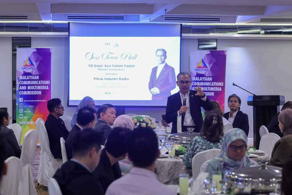KUALA LUMPUR, July 13 – Communications Minister Fahmi Fadzil said the government is reviewing Malaysia's radio industry as part of efforts to strengthen the country's broadcasting ecosystem and ensure local radio remains relevant in the rapidly evolving digital landscape. Speaking after a town hall session with the management and representatives of local radio stations, Fahmi said the engagement provided an important platform for industry players to share their views, challenges and proposals directly with the government. He said the discussions focused on several key issues, including increasing the promotion of local music content, improving licensing models, safeguarding the long-term sustainability of the radio industry, and identifying strategies to help broadcasters remain competitive amid accelerating digital transformation. According to Fahmi, the feedback gathered during the session will contribute to the government's ongoing review of the industry's future direction. He said the Malaysian Communications and Multimedia Commission (MCMC) will conduct a comprehensive study of the radio industry as part of the formulation of the National Broadcasting Policy. The review, he added, will be aligned with the National Creative Industry Policy as well as the agenda of the Orange Economy Council, reflecting the government's broader commitment to developing Malaysia's creative and broadcasting sectors. Fahmi stressed that close collaboration between the government and industry stakeholders remains essential in addressing emerging challenges and unlocking new opportunities for growth. He expressed confidence that through continued engagement, local radio stations would remain competitive, sustainable and continue serving as a trusted medium that stays close to the hearts of Malaysians despite the changing media landscape. -- MINUTESMY