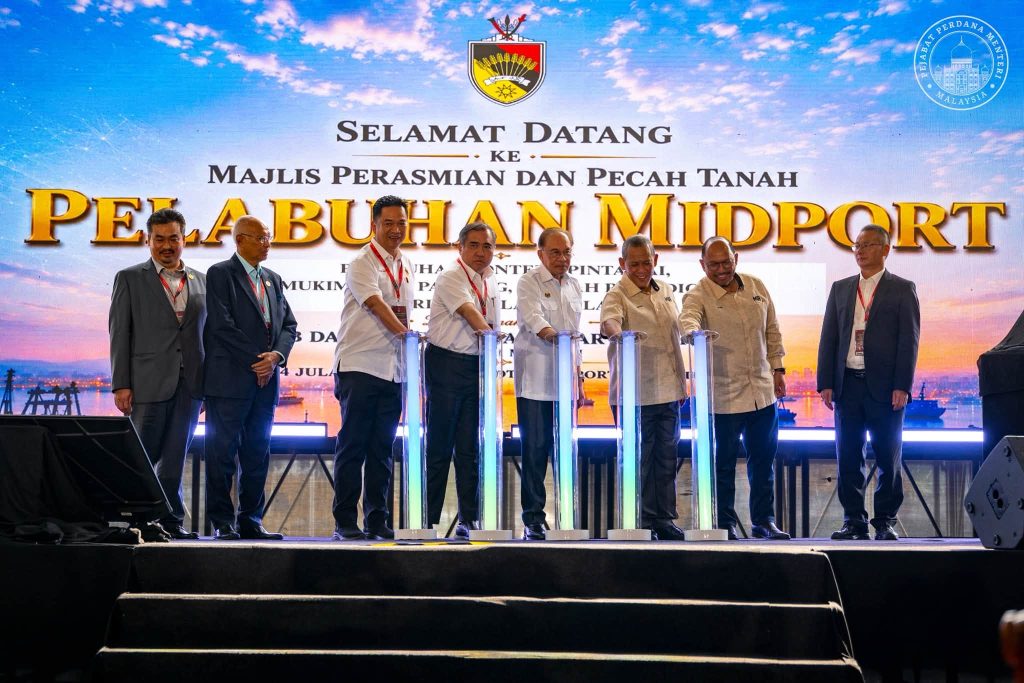 PORT DICKSON, July 14 — Prime Minister Datuk Seri Anwar Ibrahim said the commencement of the Midport Smart AI Port project in Mukim Pasir Panjang marks another significant milestone in Negeri Sembilan's development while reinforcing Malaysia's position as a strategic maritime nation along the Straits of Malacca. Anwar said the artificial intelligence (AI)-powered smart port is expected to transform the country's logistics ecosystem by improving operational efficiency, accelerating trade activities and strengthening Malaysia's competitiveness in the global maritime industry. According to the Prime Minister, the project reflects the MADANI Government's commitment to embracing technology and digitalisation as key drivers of sustainable economic growth amid an increasingly challenging global landscape. He noted that at a time when the world continues to face geopolitical uncertainties and supply chain disruptions, Malaysia remains focused on enhancing its resilience through innovation and close collaboration between the government and the private sector. "Malaysia must continue moving forward by strengthening our competitiveness through technology, digital transformation and strategic public-private partnerships. These efforts will enable the country to navigate global challenges while attracting high-value investments and creating quality employment opportunities, particularly for the younger generation," he said. Anwar added that the Midport Smart AI Port project is not merely about developing modern infrastructure but also about creating a future-ready economic ecosystem capable of supporting long-term national growth. He stressed that the benefits of development must be distributed more equitably across the country, including areas that have traditionally been outside the mainstream of economic expansion. "As such, we are elevating areas such as Linggi and Port Dickson into emerging economic hubs capable of competing at the regional level. This is part of our broader effort to ensure balanced and inclusive development," he said. The Prime Minister said the MADANI agenda goes beyond physical infrastructure, focusing instead on building a more prosperous, inclusive and resilient future for all Malaysians through strategic investments and sustainable economic planning. -- MINUTESMY