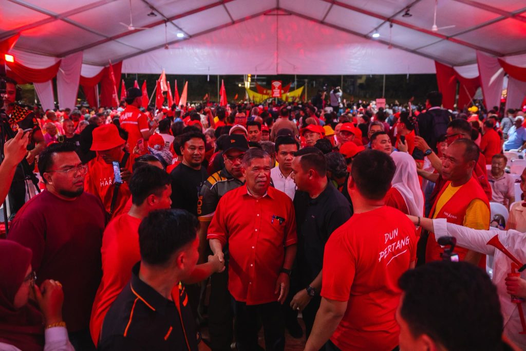 SEREMBAN, July 15 — Parti Amanah Negara (AMANAH) President Datuk Seri Mohamad Sabu has called on the people of Negeri Sembilan to support Pakatan Harapan (PH) candidates in the upcoming 16th Negeri Sembilan state election, saying the state needs a stable government that works for the people while preserving unity. Speaking at the Pakatan Harapan Candidate Announcement Ceremony, Mohamad, popularly known as "Bang Mat", said PH Chairman Datuk Seri Anwar Ibrahim had unveiled the coalition's 36 candidates who will carry the people's mandate in the state polls. He acknowledged that PH would be contesting against a party that remains its partner at the Federal Government level, describing it as the reality of the current political landscape. Nevertheless, he urged voters to back PH candidates who are committed to delivering political stability, economic development and better welfare for the people. Mohamad said AMANAH would continue to uphold the principles of Islam Rahmatan Lil Alamin while rejecting politics based on hatred, slander, and the manipulation of racial and religious issues that could divide society. He stressed that Negeri Sembilan must remain a peaceful, harmonious and inclusive state where people of all races continue to live together with mutual respect. Mohamad also praised the leadership of Prime Minister Datuk Seri Anwar Ibrahim, saying Malaysia has gained greater international confidence, with increasing investments, a strengthening economy and a positive performance of the ringgit reflecting the government's ongoing efforts to rebuild the nation. He concluded by urging voters to cast their ballots on Aug. 1 and support Pakatan Harapan candidates to ensure Negeri Sembilan continues to enjoy stability, sustainable development and shared prosperity. -- MINUTESMY
