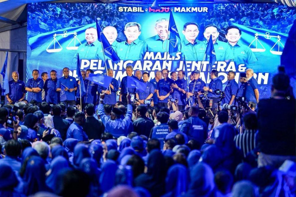 SEREMBAN, July 16 – Barisan Nasional (BN) officially launched its election machinery and announced its line-up of candidates for the upcoming Negeri Sembilan state election during a grand gathering at the Tuanku Abdul Rahman Stadium grounds in Paroi on Wednesday night. The event drew thousands of BN supporters, with the stadium precinct awash in the coalition's signature blue as party leaders rallied members ahead of the campaign period. The launch marked BN's official entry into the state election campaign, with party leaders expressing confidence that the momentum from the coalition's recent electoral success in Johor could be carried into Negeri Sembilan. Leaders urged party machinery at all levels to remain united and work tirelessly to ensure BN's message reaches voters across the state ahead of polling. They also called on supporters to maintain the campaign's momentum, describing the enthusiastic turnout as a reflection of the coalition's determination to regain Negeri Sembilan. The ceremony concluded with well wishes for all BN candidates who will begin campaigning from Saturday, as the coalition aims to reclaim the state and accelerate its development under BN's leadership. -- MINUTESMY