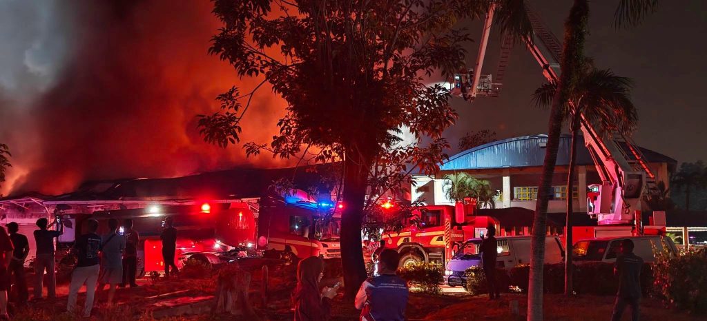 'Overhaul' Operation For Selangor Wholesale Market Fire Still Underway
