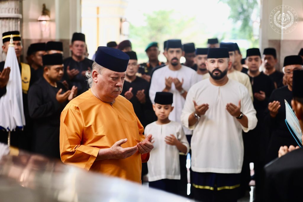 Yang di-Pertuan Agong Visits Royal Mausoleum in Commemoration of Sultan Iskandar’s Hari Hol