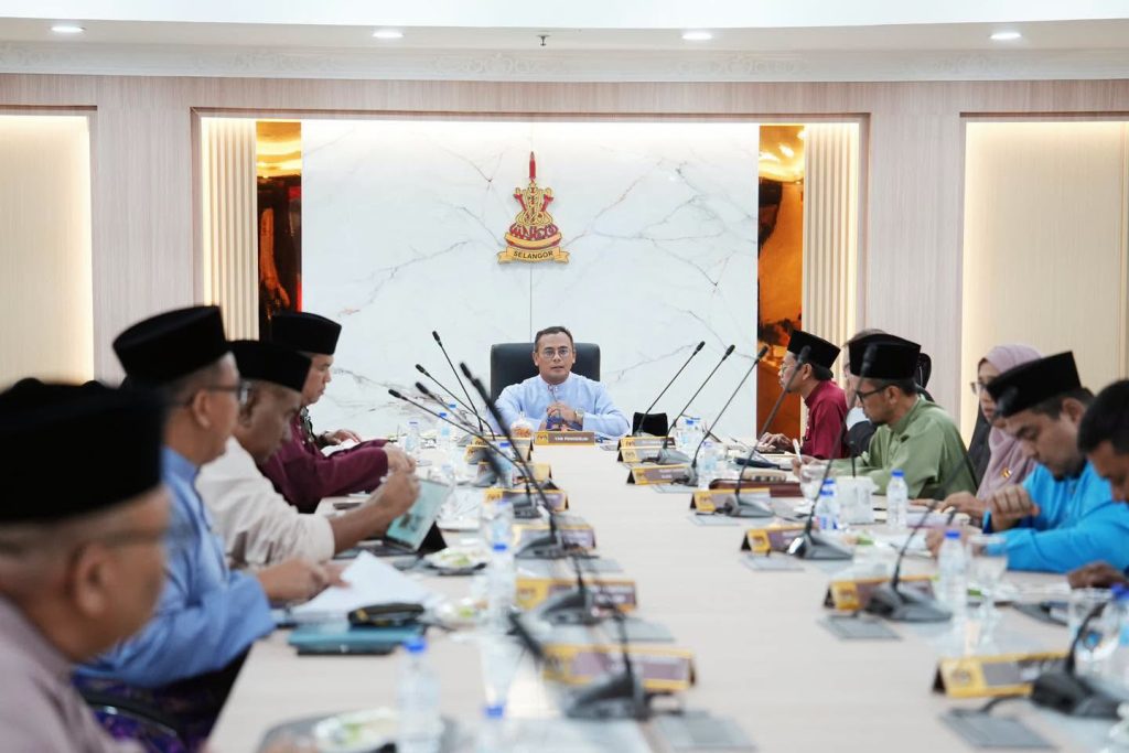 Amirudin Chairs Selangor Security Meeting, Orders Stronger Action Against Illegal Immigrants and Land Encroachment