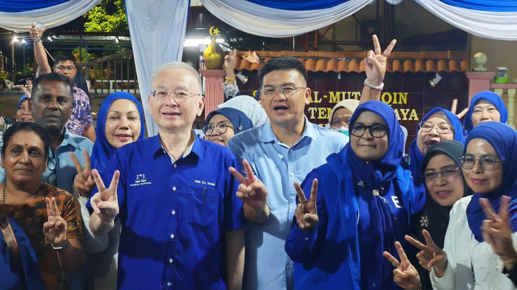 Wee Ka Siong Rallies Support for BN Candidate Leaw Kok Chan in Temiang