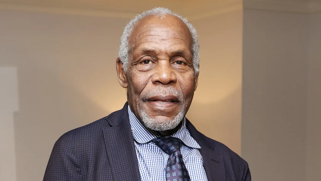 LONDON: "Lethal Weapon" actor Danny Glover has revealed that he has been suffering from Alzheimer's disease for the past few years, reported PA Media/dpa. The 79-year-old actor announced the matter in an interview with The Today Show, produced by the American broadcaster (US), NBC. He said the diagnosis came shortly after receiving an honorary Oscar Award in 2022. "I am still able to continue living. I am sure that as this disease progresses, many things will change," he said, adding that his movement, speech and memory are slowing down. However, he said the support of his family, who was always by his side, helped him a lot in facing the challenge. In the same interview, his daughter Mandisa said it was "very important" for her father to share his own health condition. "And the time is now. There is no more appropriate time than now for him to speak on his own behalf." "It's important because people often ask questions and I don't want to be dishonest by saying everything is fine," he said. Glover also shared about the diagnosis in an interview with "People" magazine, admitting that he still has not fully accepted the reality of his illness. "There are moments that remind me that I am still able to remember things. And there are memories that I will never forget," he said. However, he stressed that the disease was not the end of his life. "I don't feel like this is the end of my life. There's still a lot to do. "I still have my daughter and friends. I just want to say that life goes on," he said. Over nearly 40 years in the entertainment industry, Glover has starred in over 170 films and television programs. He began his acting career in the film "Escape From Alcatraz" in 1979 before making a name for himself in the 1980s with his role as Roger Murtaugh in the "Lethal Weapon" film series alongside Mel Gibson who played the role of Martin Riggs. He also starred in the films "Places in the Heart", "The Colour Purple" and "Predator 2". Throughout his career, Glover has won five Emmy Awards and four Grammy Awards. He served as a Goodwill Ambassador for the United Nations Development Programme (UNDP) from 1998 to 2004, focusing on global campaigns to eradicate poverty, disease and combat HIV/AIDS in Africa, Latin America and the Caribbean. In 2004, he was also appointed as a Goodwill Ambassador for the United Nations Children's Fund (UNICEF). Meanwhile, Alzheimer's Society CEO Michelle Dyson said her party sympathized with Glover following the announcement about his illness. "Personal sharing like this helps raise awareness about Alzheimer's disease, the most common form of dementia, and we really appreciate Danny's openness in sharing his diagnosis." "Receiving a diagnosis can be scary, but we believe it's better to know," he said. -- BERNAMA-PA MEDIA/dpa