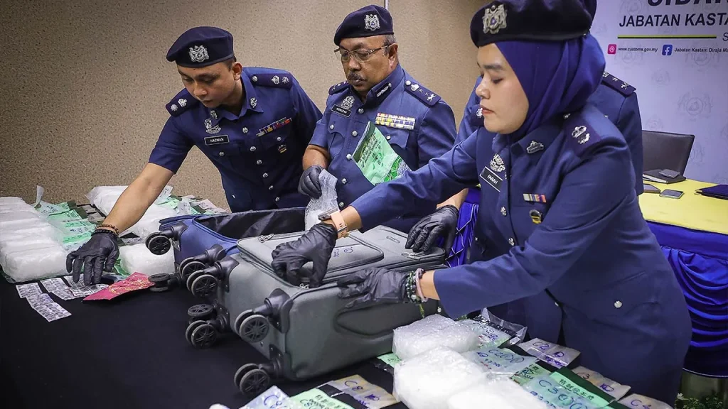 Two men arrested, drugs worth RM1.32 million seized at KIA