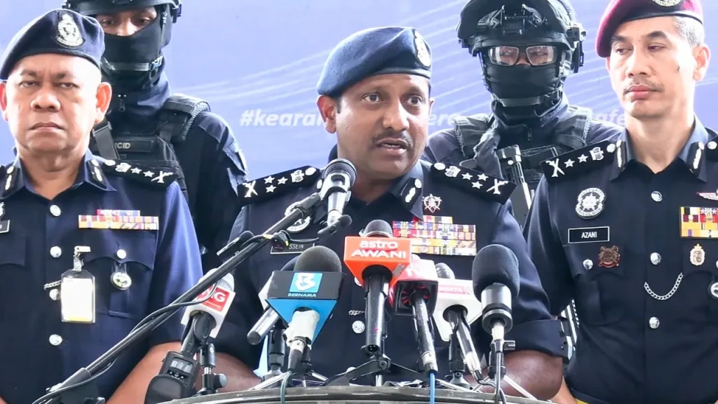 KUALA LUMPUR, JULY 10 -- Police have busted a syndicate distributing vape cartridges, suspected of containing drug liquids, to neighbouring countries through Ops Pijat with the arrest of eight foreigners and the seizure of drugs worth RM152,400 in two series of raids around Meru and Kajang, Selangor on July 1. Bukit Aman Narcotics Criminal Investigation Department (JSJN) director Datuk Hussein Omar Khan said the syndicate is believed to have obtained drug supplies in Malaysia before processing and repackaging them to be sent to Indonesia. "This syndicate is believed to be using rural areas as locations for operations to evade authorities and prevent their activities from being detected." "The syndicate's modus operandi is to use village houses in rural areas as locations to process and package drugs before shipping them by sea using boats to neighboring countries," he said in a press conference here, today. Hussein said police also seized 500 plastic packets containing cartridges suspected of containing MDMA, estimated to weigh almost five kilograms, as well as eight small plastic bottles suspected of containing the same type of drug liquid. Hussein said initial urine screening tests found that three of the eight suspects tested positive for methamphetamine, while checks found that none of them had a criminal record. Commenting further, Hussein said initial investigations found that the syndicate, which is believed to be active since last February, had successfully made several shipments to the neighbouring country. He said all the suspects, consisting of six men and two women aged 21 to 40, were remanded for 11 days starting from July 1 until tomorrow to assist with investigations. The case is being investigated under Section 39B of the Dangerous Drugs Act. -- BERNAMA