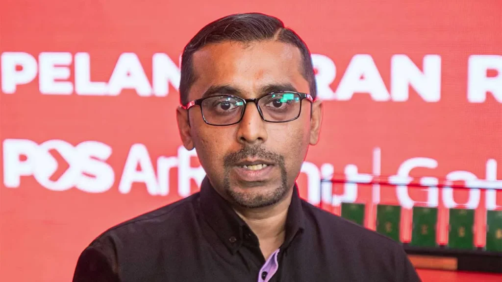 KUALA LUMPUR, JULY 13 -- Pos Malaysia Bhd is targeting up to 70,000 customers for its newly launched Shariah-compliant digital gold service, Pos ArRahnu Gold-i, within the first year. Pos ArRahnu Head Mohammed Zubair Peerpulavar said Pos ArRahnu Gold-i, which was launched in collaboration with Go Capital Growth Sdn Bhd, targets investors as well as the mass market. "We are focusing more on customers in the B40 and M40 groups," he told reporters after the launch of Pos ArRahnu Gold-i here today. In a separate statement, Pos Malaysia announced that the digital gold service combines Go Capital Growth's expertise in gold investment with a simple and secure platform, thus allowing Malaysians to start saving and investing in gold with as little as RM10. According to the company, the service provides a practical and accessible method for Malaysians to start saving gold. "Pos ArRahnu Gold-i meets this demand by lowering the minimum participation value and facilitating access for first-time savers, young workers, families and B40 customers. "Building on over 200 years of trust and a nationwide network, Pos Malaysia continues to expand its services beyond traditional postal and logistics services to meet the ever-evolving needs of Malaysians through simple, practical and value-added solutions," said Pos Malaysia. Pos Malaysia also informed that the gold offered through Pos ArRahnu Gold-i is supported by accreditation and verification from relevant recognized bodies, including the London Bullion Market Association (LBMA), the Standards and Industrial Research Institute of Malaysia (SIRIM) and the National Metrology Institute of Malaysia (NMIM), thus providing greater confidence to customers in the purity, quality and transparency of the gold. The service allows customers to buy, sell and accumulate gold digitally at current market prices, enjoy some of the lowest gold spreads in the market, as well as convert digital gold holdings into physical gold or cash as needed. The national postal and parcel service provider announced that Pos ArRahnu Gold-i combines the Pos Malaysia network nationwide with a recognised gold purity guarantee, low minimum participation value and the flexibility for customers to buy, sell or exchange gold via digital channels or at Pos ArRahnu branches nationwide. In conjunction with its launch, Pos ArRahnu also introduced several selected gold products, including a special edition one-gram gold bar "Pos World" which is limited to 500 units. The gold bars will be offered along with other gold products at Pos ArRahnu branches nationwide. Pos ArRahnu Gold-i is available starting today through participating Pos ArRahnu branches nationwide as well as its digital service platform. -- BERNAMA