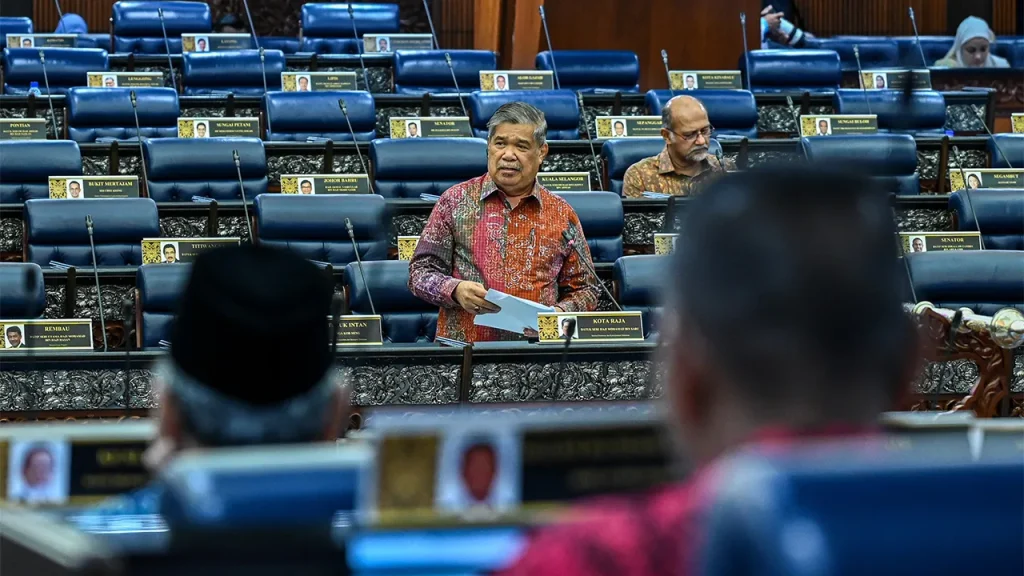 KUALA LUMPUR, JULY 16 -- The government is strengthening various mitigation measures to reduce the impact of the El Nino phenomenon on the agri-food sector, including ensuring more efficient management of water resources, expanding the use of smart irrigation technology and providing assistance to affected farmers and rice farmers. Minister of Agriculture and Food Security Datuk Seri Mohamad Sabu said among the measures implemented were continuous monitoring of water levels in dams and catchment areas, integrated water resource management, the use of smart irrigation monitoring systems and drip irrigation systems to optimise water use. He said efforts to increase the resilience of the rice sector were also strengthened through research and development of new rice varieties that were more drought-resistant by the Malaysian Agricultural Research and Development Institute (MARDI), in addition to cloud seeding operations carried out when weather conditions permitted. "The Food Security Meeting chaired by the Prime Minister also asked MARDI to enhance research to produce new varieties," he said during Ministerial Question Time in the Dewan Rakyat today. Mohamad, when answering a question from Bakri Jamaluddin (PN-Tangga Batu) regarding the government's preparations in facing Super El Nino which will affect food supplies and rice imports, said the government always maintains rice supply stocks for a period of about six months in addition to continuing imports according to needs. He said the government also provided protection and assistance schemes for rice farmers affected by disasters including drought. According to Mohamad, for the first phase of assistance, RM45.24 million has been channeled to 8,224 rice farmers since 2024, while until June 30, 2026, a total of RM38.53 million has been distributed to 55,058 rice farmers involving 16,933 hectares of areas affected by drought in the north and east of the Peninsula. Mohamad said the government was also encouraging the development of large-scale rice fields, including in Sarawak, Pahang and several other states, to increase the country's rice production, in addition to expanding controlled environment farming practices to reduce the impact of weather changes on crops and the livestock sector. Commenting on a supplementary question from Azli Yusof (PH-Shah Alam) regarding the dumping of durians which caused prices to drop, Mohamad said the government would continue to strengthen efforts to expand export markets, especially to China through negotiations to facilitate logistics and customs clearance for fresh fruit and frozen products. "Our durians in China are currently mostly in big cities, while the small towns there have a much larger market potential," he said, adding that the government hopes that expanding exports can help stabilize prices and increase the income of local entrepreneurs. -- NAMED