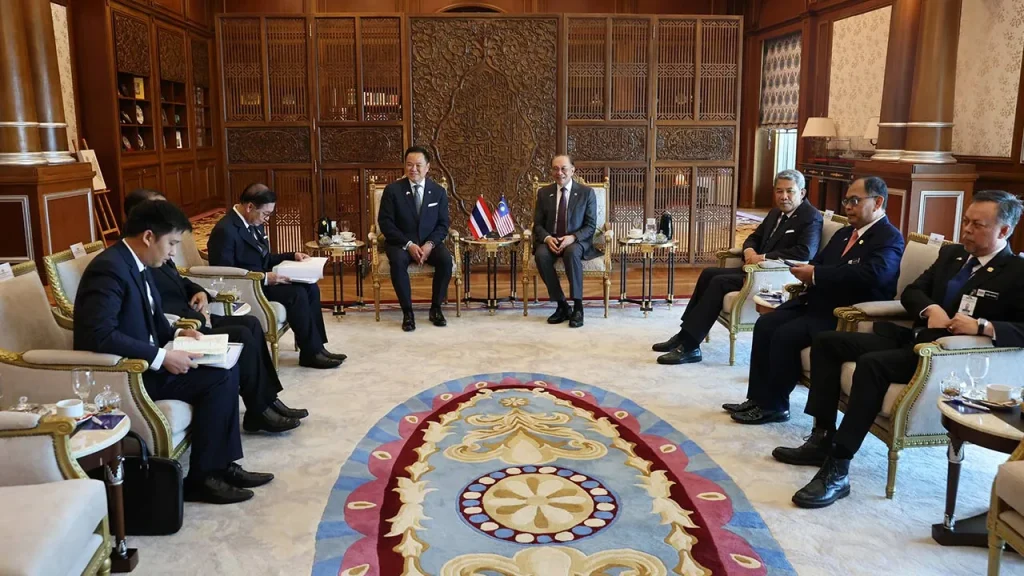 PUTRAJAYA, JULY 9 -- Prime Minister Anwar Ibrahim today held a bilateral meeting with Thai Prime Minister Anutin Charnvirakul at the Perdana Putra Complex, focusing on efforts to strengthen Malaysia-Thailand relations and expand cooperation in key areas. Anutin arrived in Malaysia today for a two-day official visit at Anwar’s invitation. He was welcomed by Anwar at the Bunga Raya Complex before both leaders proceeded to Putrajaya for the meeting. The discussions covered a wide range of areas including trade and investment, border connectivity, security cooperation, agriculture, tourism, education and people-to-people relations. Both leaders were also expected to exchange views on regional and international issues of common interest, particularly within the Association of Southeast Asian Nations (ASEAN) framework and other regional platforms. Several Malaysian Cabinet members attended the meeting, including Deputy Prime Minister and Energy Transition and Water Transformation Minister Fadillah Yusof; Foreign Minister Mohamad Hasan; Transport Minister Anthony Loke; Agriculture and Food Security Minister Mohamad Sabu; Home Minister Saifuddin Nasution Ismail; Investment, Trade and Industry Minister Johari Abdul Ghani; Human Resources Minister Ramanan Ramakrishnan and Economy Minister Akmal Nasrullah Mohd Nasir. The Thai delegation included Deputy Prime Minister and Foreign Minister Sihasak Phuangketkeow, Deputy Prime Minister and Transport Minister Phiphat Ratchakitprakarn, Deputy Prime Minister and Finance Minister Eknit Nitithanprapas, as well as other senior ministers overseeing tourism, defence, agriculture and labour portfolios. Following the bilateral talks, Anwar and Anutin are scheduled to witness the signing and exchange of a Memorandum of Understanding (MoU) on agricultural cooperation, highlighting the commitment of both countries to enhance collaboration in the sector. The Malaysian Prime Minister will later host an official luncheon in honour of Anutin and the Thai delegation as part of the official visit programme. -- MINUTESMY