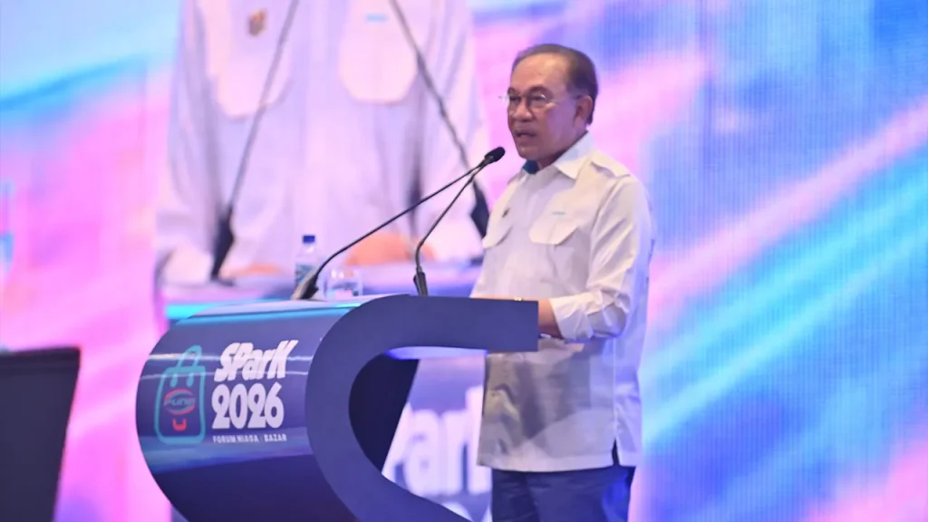 PUTRAJAYA, July 4 – The government is prepared to increase funding for Perbadanan Usahawan Nasional Berhad (PUNB) by up to RM2.25 billion for the 2026–2030 period, contingent on the agency's performance in advancing Bumiputera entrepreneurship. Prime Minister Datuk Seri Anwar Ibrahim said the additional funding would be considered if PUNB continues to demonstrate strong performance in fulfilling its mandate while enhancing collaboration with other agencies involved in Bumiputera development. He noted that PUNB has emerged as one of the government's key agencies in implementing programmes aimed at strengthening Bumiputera economic participation. "If they continue to perform well, we are prepared to provide greater support. PUNB is among the agencies that have remained focused on delivering the priorities we have outlined, while working closely with other Bumiputera development institutions," he said. Anwar made the remarks when speaking to reporters after officiating the SPaRK 2026: Business Transformation programme in Putrajaya on Saturday. The Prime Minister said the government's commitment reflects its continued efforts to strengthen Bumiputera entrepreneurship through existing institutions, ensuring they are equipped with the necessary resources to deliver meaningful and sustainable economic outcomes. -- MINUTESMY