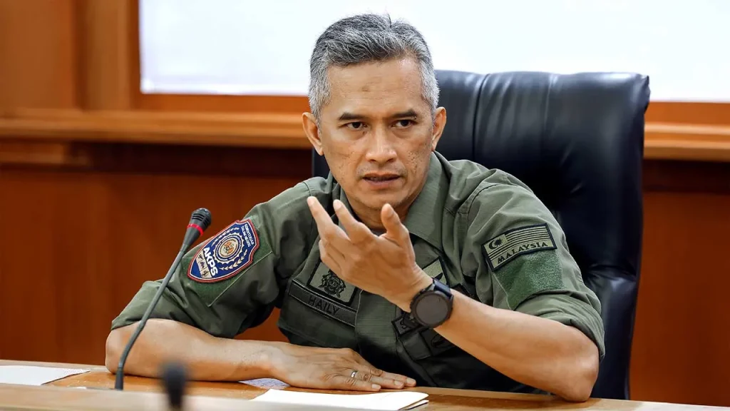 PUTRAJAYA: The Border Control and Protection Agency (AKPS) has proposed the procurement of Glock-type firearms for the team's use due to their durable specifications and low maintenance costs. AKPS Director-General Datuk Seri Mohd Shuhaily Mohd Zain said that in principle, the government agreed to supply AKPS with firearms to facilitate matters and ensure safety aspects while on duty. "We want something that is easy to maintain and doesn't have large maintenance costs." "Everyone knows that the weapon we usually use is a Glock, low maintenance and durable. That's what we ask for," he said after the AKPS monthly gathering here today. Previously, Prime Minister Datuk Seri Anwar Ibrahim approved an allocation of RM22 million to equip AKPS with appropriate firearms and equipment. Home Minister Datuk Seri Saifuddin Nasution Ismail said the move was approved by the Prime Minister following the urgent need to strengthen the security of AKPS personnel after the shooting incident on a vehicle carrying an agency commander in Bukit Kayu Hitam, Kedah last February. In the incident, a Proton X70 driven by SAC Mohd Nasaruddin M Nasir, who is now the Deputy Director General (Operations) of AKPS, was shot at about 5.40 am at the entrance near the Muhajirin Mosque in Bukit Kayu Hitam, Kedah, approximately one kilometre from the Malaysia-Thailand border. Meanwhile, Mohd Shuhaily in his speech said AKPS is now equipping its members and officers with new outside expertise to ensure they remain competent. "This is because the people hope to see a team that is sufficiently credible at the country's entrance, standing firmly and with full self-respect, bound by a high attitude and work knowledge," he said. He also stressed that the aspect of integrity is highly emphasized in the AKPS team, with corrupt practices and any misconduct not being compromised. "We must put an end to the culture of corruption and misconduct at the entrance. "Since operating, AKPS in less than a year has terminated the services of five officers and 15 people are still in disciplinary action procedures and another 50 are still under active investigation," he said. -- BERNAMA