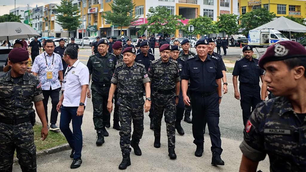 JOHOR BAHRU: A total of 90 police reports were received throughout the state during the campaign period for the 16th Johor State Election (PRN), which ended at midnight last night. Inspector-General of Police Tan Sri Mohd Khalid Ismail said the police report received did not involve any candidate or top party leader. He said that from the total reports received, 25 investigation papers had been opened to enable further action to be taken in accordance with legal provisions. "Most of the reported cases involve acts of treachery, including acts of damaging, removing and burning the flags of the political parties that are contesting. "So far (all investigation papers) are still in the process of finding those involved," he told reporters after visiting the Taman Molek National Secondary School (SMK) Voting Centre, here today. Also present to monitor the voting process were the Director of the Department of Internal Security and Public Order (JKDNKA) Datuk Seri Mohd Yusri Hassan Basri and Johor Police Chief Datuk Ab Rahaman Arsad. Regarding the conduct of today's voting process, he said that so far the democratic process, which involved 2.7 million registered voters, had gone well and smoothly, without any untoward incidents. To ensure that public safety and order are always maintained, he said 14,000 police officers and personnel have been deployed to all 56 State Legislative Assembly (DUN) constituencies throughout Johor. "This amount includes manpower assistance from several contingents throughout the country, totaling 5,600 officers and personnel," he said. He also advised voters who want to make any complaints or dissatisfaction to come forward and report to the police to enable early action to be taken by the Election Commission (EC) or related agencies. The voting process, involving 2.7 million registered voters, is scheduled to last until 6pm this evening, after the 14-day campaign period ended at midnight last night. -- BERNAMA