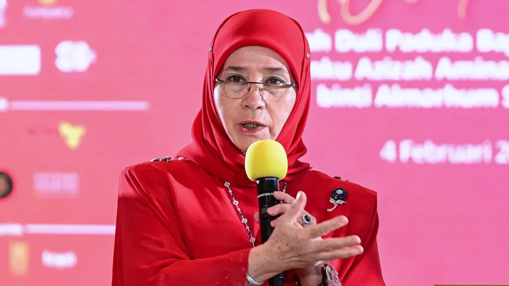 KUANTAN, JULY 20 -- Tengku Ampuan Pahang Tunku Azizah Aminah Maimunah Iskandariah expressed her sympathy and sorrow over the land dispute issue involving the Orang Asli community in Kampung Sungai Cot, Maran. The Comptroller of the Royal Household of the Sultan of Pahang, Maj Gen Datuk Mohamed Zahari Yahya, in a statement, informed that his Majesty is always following developments and is very understanding of the frustration and difficulties faced by the Orang Asli community in the area. He said Tunku Azizah believed that the Orang Asli community was not just part of the people of Pahang, but would always have a very special place in her heart. "According to the thesis study that His Majesty is currently completing, the role of Our People (Orang Asli) has been essential in the development of the state since time immemorial. Therefore, their well-being and future have always been among the matters that His Majesty has paid attention to," he said. At the same time, out of love and a sense of responsibility, Tunku Azizah graciously invited any family from the Orang Asli community of Kampung Sungai Cot, Maran who needed relocation to move to live on her land in Kuala Wau, Maran. He said his Majesty also stressed that the Orang Asli community did not need to worry about their future. "If in the future the land owned by His Majesty in Kuala Wau is developed, Tengku Ampuan Pahang will ensure that the Orang Kita (Orang Asli) community who live there will continue to have a place to live and will not be marginalized. They will continue to be protected and can live in the area," he said. Mohamed Zahari informed that His Majesty said this invitation was not limited to the Orang Asli community of Kampung Sungai Cot, Maran only. "Any Orang Kita (Orang Asli) community who need shelter or new settlements are also welcome to live on His Majesty's land in Kuala Wau, Maran after obtaining His Majesty's consent and in accordance with the provisions of the law in force," he said. His Majesty hopes that this invitation can provide some relief to those affected, as well as ensuring that the welfare of the Orang Asli community continues to be defended regardless of background or circumstances. At the same time, His Majesty called on all parties involved to prioritize the spirit of consensus, mutual respect and wise negotiation in seeking a solution that is fair, prudent and safeguards the interests of all parties. The issue involving the Orang Asli of Kampung Cot Maran has also received the attention of Prime Minister Datuk Seri Anwar Ibrahim, who will reportedly discuss the land dispute issue involving the community involved with the state government since it is under state jurisdiction. -- BERNAMA