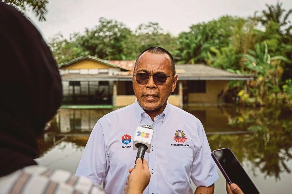 JOHOR BAHRU, July 1 -- The principle of being a "bridge to the people's concerns" has been the guiding principle of incumbent Kota Iskandar state assemblyman Datuk Pandak Ahmad in carrying out his mandate as a representative of the people with an approach of listening, understanding and solving the problems of the residents. Pandak, who is also the Barisan Nasional (BN) candidate for the seat in the Johor state election said that this guiding principle has motivated him to continue the various initiatives implemented throughout the last term, with priority given to resolving issues across all levels of society. "When we hold on to that principle, we are holding a trust. Elders always remember, so that when we die, we don't have to be asked about the trust we hold," he said in an interview with Bernama. Among the achievements he described as major successes are the construction of 12,000 units of affordable housing under the Johor People's Housing Programme which opens up opportunities for the middle-income group to own their own homes, in addition to the construction of a new mosque in Pulai Emas and the establishment of the Tunku Mohkota Ismail Youth Centre (TMIYC). He said efforts to improve the administrative system with the Iskandar Puteri City Council (MBIP) have also enabled the licensing process for small traders to be expedited, with applications now being approved within a day. “We have also managed to recover nine acres (3.64 hectares) of land that was previously owned by the private sector to be developed as a commercial fishing hub. It will be developed in a more orderly manner, including the relocation of traders’ stalls,” he said. Pandak said the transformation of Kampung Sungai Melayu from a traditional fishing village over 160 years old to a new tourist destination has had a great impact on the local community. He said infrastructure development worth almost RM22 million had transformed the village to emerge as one of the main tourism products under MBIP, which is now receiving more than 100,000 visitors in conjunction with Visit Johor Year 2026. Asked about issues that still needed attention, Pandak said traffic congestion due to the rapid development of housing areas, especially on the route from Universiti Teknologi Malaysia (UTM) to Pulai Indah and Gelang Patah to Kampung Ulu Pulai was among the main complaints of the residents. According to him, several traffic dispersal measures had been and are being planned, including upgrading traffic lights to a smart system, the construction of two new flyovers and an elevated interchange connecting the area to Taman Sri Pulai and Taman Teratai. Regarding future plans if given the mandate again, Pandak said that the education aspect would continue to be given priority in addition to realising the construction of about 300 housing units in Gelang Patah town and more than 800 units in Taman Damai, Pulau Hijauan with prices below RM300,000 per unit. He also saw the potential to make Pendas a new tourism destination in Kota Iskandar taking into account the strength of the fishing sector involving the local population, by adapting the development approach implemented in Kampung Sungai Melayu. “In Sungai Melayu, we are developing the ecotourism sector by providing boat services to bring visitors to enjoy the beauty of the area, while in Pendas the fish catch is more and the fishing community is larger, so we see the potential to combine fishing and ecotourism activities to increase the income of the residents,” he said. In the Johor polls campaign this time, Pandak said the face-to-face approach remains a priority, but at the same time he is also taking advantage of social media platforms such as Facebook, Instagram and Threads to reach out to young voters who represent more than 131,000 voters in Kota Iskandar, one of the largest in Johor. The Kota Iskandar state constituency, which has 132,579 registered voters, is witnessing a four-cornered contest involving Pandak, Pakatan Harapan (PH) candidate Dzulkefly Ahmad, S. Anna Pravina from Perikatan Nasional (PN) and Sahrudin Omar representing Parti Bersama Malaysia (Bersama). Johor state election polling day is on July 11, while the early voting is on July 7. -- BERNAMA
