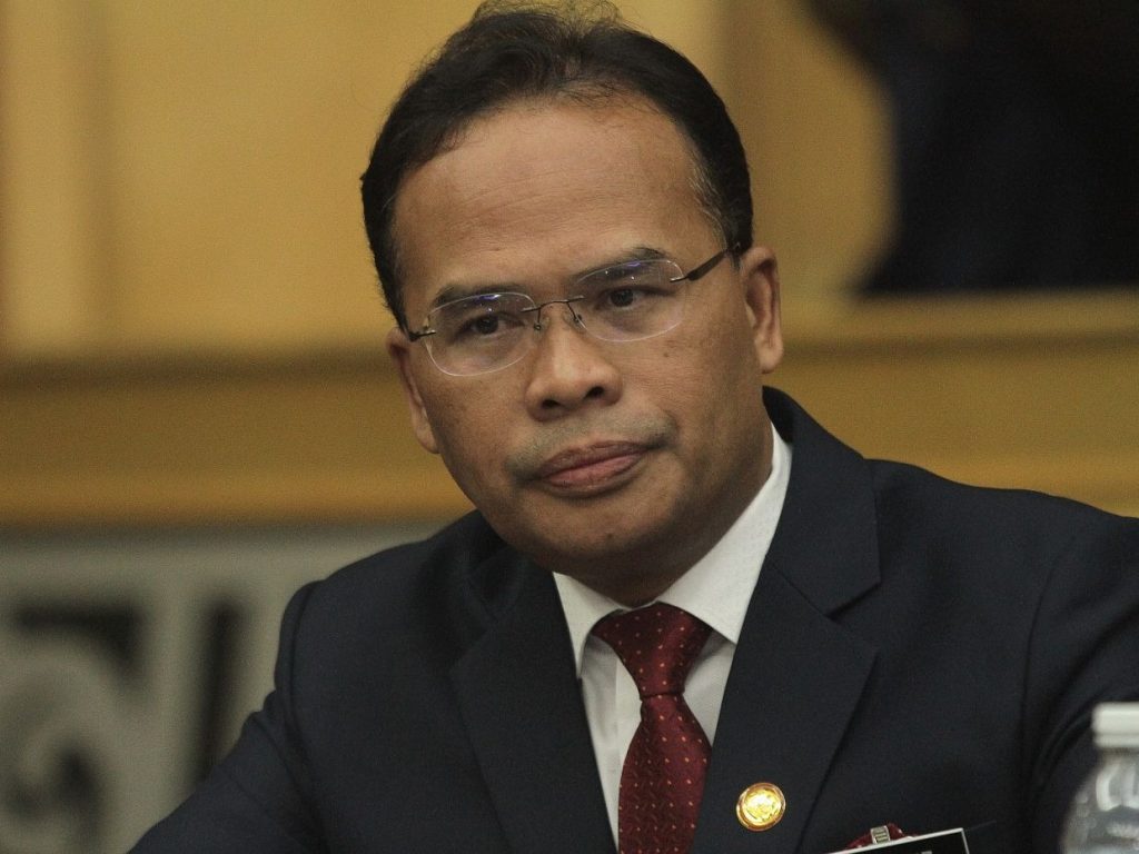 PUTRAJAYA, July 6  -- The Year 4 Learning Matrix 2026, scheduled to be held from Oct 6 to 8, will be used to identify pupils' learning needs and facilitate early intervention, and not to compare achievements between pupils or schools, according to the Education Ministry's Examinations Board (LP). LP director Ab Aziz Mamat said the assessment would be implemented based on the concept of assessment for learning, enabling teachers, schools and parents to identify pupils' mastery levels and learning gaps before they progress to secondary education. "When we assess a pupil in Year 4, we have the opportunity and space to assist them when they enter Year 5 and subsequently Year 6. The data obtained can be used by schools to plan and implement appropriate interventions for pupils who require additional support," he told Bernama. He said the results would serve as a diagnostic tool to help teachers identify pupils' strengths and weaknesses and plan appropriate interventions. "Our goal is that the results will not be used to compare the achievement of one pupil with another, or one school with another. "The data obtained is for intervention at the pupil and school levels, not for ranking schools or comparing their performance," he said. Ab Aziz said the findings would also help the ministry identify learning gaps at the national level and evaluate the effectiveness of the education ecosystem to support evidence-based policymaking. He said the assessment could help detect learning gaps at an early stage, including between urban and rural schools or within specific localities, while ensuring pupils receive support according to their needs and potential. "If a pupil is identified as requiring more comprehensive intervention, the school and teachers must ensure the weaknesses are addressed before the pupil enters secondary school," he said. Ab Aziz said the Year 4 Learning Matrix was introduced after the ministry considered feedback from teachers, parents and other stakeholders on the need for a standardised mechanism to assess pupils' mastery levels. He said the ministry had also taken note of concerns regarding pupils' readiness upon entering secondary school, including instances where primary and secondary school educators blamed one another for learning deficiencies. "We ultimately decided not to reinstate the Ujian Penilaian Sekolah Rendah (UPSR) or Pentaksiran Tingkatan 3 (PT3). Instead, our focus is on developing the competencies of every pupil within the education system. "That is why, through the Malaysia Education Blueprint 2026-2035, we are introducing the Year 4 and Form 3 Learning Matrix to address past weaknesses and better prepare future generations for increasingly complex global challenges," he said. -- BERNAMA 