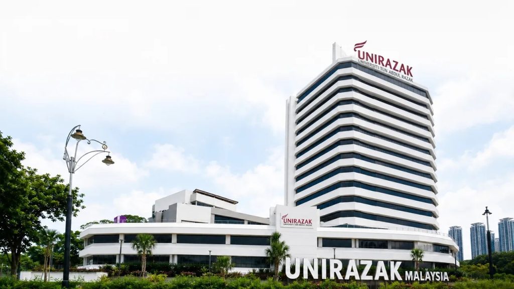 KUALA LUMPUR. July 7 -- Sime Darby Property Bhd has purchased Wisma Universiti Tun Abdul Razak (UNIRAZAK) from Permodalan Nasional Bhd (PNB) for RM160 million. The company plans to redevelop the site as a premium mixed-use development that is expected to have an estimated gross development value (GDV) of RM900 million.     In a statement to Bursa Malaysia on Monday, the property developer said its wholly-owned unit, Sime Darby Property (KLGCC Resort) Sdn Bhd, had received a binding offer letter from PNB for the proposed purchase of the 0.59 hectare freehold property along Jalan Tun Razak. "The proposed development is targeted to be launched in 2028 and is expected to be completed within five years from the launch date," said Sime Darby Property. Group Managing Director and Chief Executive Officer, Datuk Seri Azmir Merican said the purchase of Wisma UNIRAZAK was a significant achievement for the group, marking their entry into the Kuala Lumpur City Centre (KLCC) market. “Located within the Jalan Tun Razak-KLCC corridor, it strengthens the group’s position in a prime urban area and provides a rare opportunity to unlock long-term potential value from a highly strategic site and limited land,” he said. -- BERNAMA