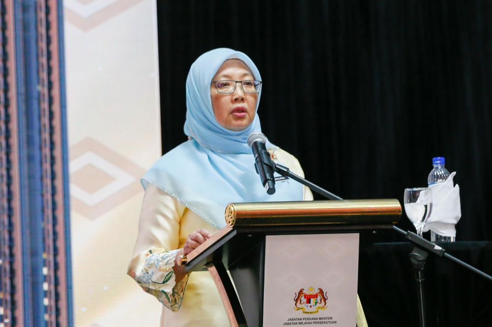 JOHOR BAHRU, July 2 -- Pakatan Harapan (PH) will launch a manifesto to face the 16th Johor state election tomorrow, which offers a comprehensive and realistic development plan based on research into the real needs of the people. Johor PKR chairman Datuk Seri Dr Zaliha Mustafa said the manifesto focuses specifically on efforts to narrow the development gap between districts, improve the people's living standards and outline a clear direction to achieve the goal of improving the people's economy throughout the state. "God willing, the offers we have (in the manifesto) are offers that we have researched and we have the basis that these (offers) are the needs of the people," she said in an audio broadcast (podcast) of Secawan Teh Tarik shared via Dr Zaliha Mustafa's Facebook. She said that among the main agendas of the manifesto was to reduce the imbalance in economic development which is too "JB-centric" or more concentrated in the southern region of the state. Dr Zaliha, who is also the Member of Parliament for Sekijang, said that this situation had caused several districts with great potential to still lag behind in terms of development and commercial facilities. For example, she said Segamat district in northern Johor which includes the Labis, Sekijang and Segamat parliamentary constituencies and near the Ledang parliamentary constituency has economic potential, but still lacks modern commercial infrastructure facilities such as hypermarkets and high-class hotel chains to support the overflow of educational institutions such as Universiti Teknologi Mara (UiTM) and the Tunku Abdul Rahman University of Management and Technology (TAR UMT). According to her, the issue of development imbalance does not only occur in northern Johor but is also felt by residents in the eastern and central districts of the state such as Tanjung Piai, Pontian, Simpang Renggam and Mersing. Meanwhile, Dr Zaliha said PH administration's record proved that the manifesto promised before was not just rhetoric but that most of it had been successfully implemented. "I was in the Cabinet and we monitored one by one the manifestos promised by the component parties. Alhamdulillah, the results of the monitoring showed that almost all the promises in the PH manifesto were successfully fulfilled. "This proves that in three and a half years, many things can be realised and it is not impossible that what was outlined in the Johor Polls this time can also be implemented," she said. The Johor election will be held on July 11, while the early voting is on July 7. -- BERNAMA