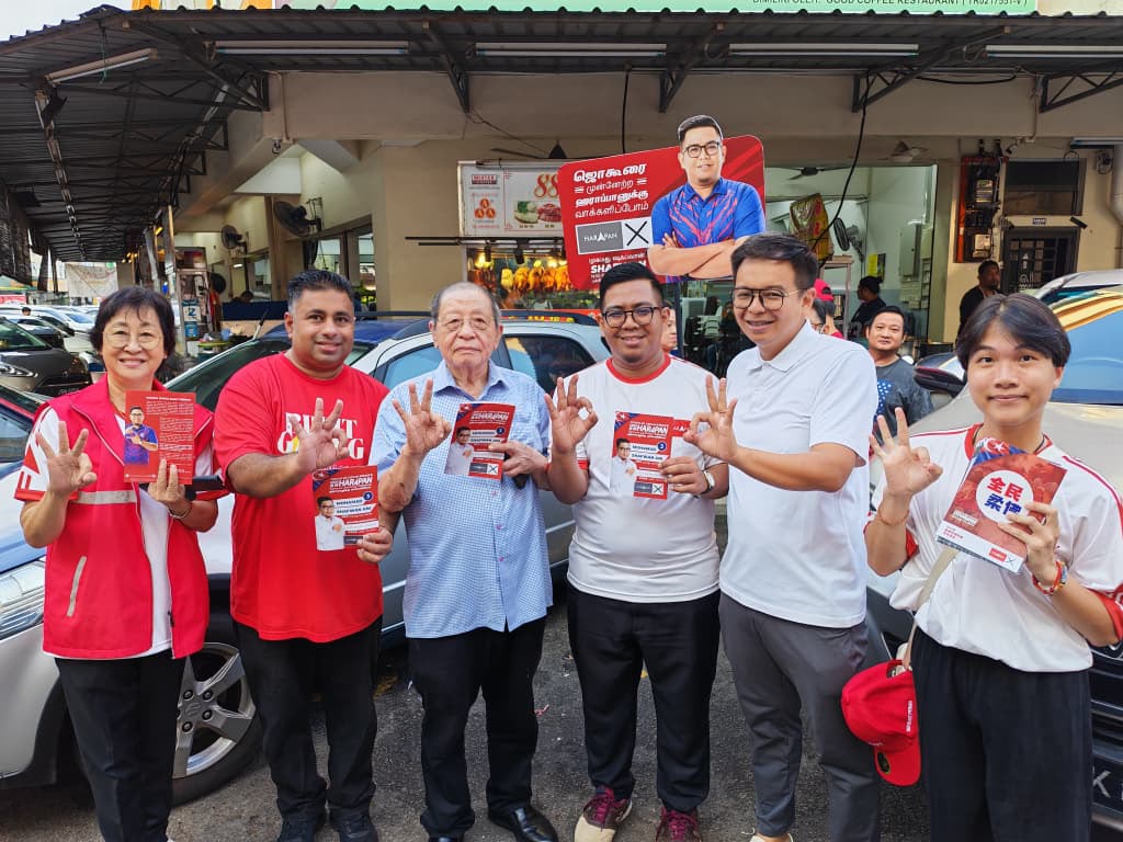 KULAI, July 7 — Pakatan Harapan (PH) candidate for the N.50 Bukit Permai state constituency, Mohamad Shafwan Ani, today unveiled five key action plans aimed at improving the well-being and future prospects of residents should he receive the mandate in the Johor state election. The commitments were announced during the Forum Kedai Kopi held at Restoran Ai Lai, Bandar Putra, this morning. Mohamad Shafwan said the five initiatives were formulated based on his nine years of experience serving at the Kulai Member of Parliament’s office, as well as feedback and concerns raised by residents throughout his service in the area. The five key action plans are: 1. Delivering the Best Services, Prioritising Bukit Permai Residents Mohamad Shafwan pledged to introduce an annual report card system, establish a mobile service office to bring services closer to the community, and strengthen support for non-governmental organisations (NGOs) and community groups in Bukit Permai. 2. Investing in Education, Building a Generation of Hope He vowed to ensure more comprehensive allocation support for schools in Bukit Permai, while continuing assistance for students pursuing higher education and the Back to School Programme to ease the financial burden on families. 3. Building a Clean Environment, Supporting Mental Health The initiative includes efforts to establish a community centre focused on mental health and emotional well-being, as well as implementing the “Bukit Permai Clean and Dengue-Free” campaign while ensuring access to quality sanitation and water supply. 4. Strong Infrastructure, Comfortable Living Mohamad Shafwan pledged to continue fighting for immediate allocations to repair damaged roads and ensure public facilities are properly maintained and upgraded according to current needs. 5. Healthy Community, Prosperous Bukit Permai He also committed to expanding access to healthcare services through the MADANI Mobile Clinic initiative, advocating for improved healthcare facilities and enhancing healthcare protection for senior citizens, pregnant women and children. Mohamad Shafwan said the five commitments were based on the principles of transparency, accountability and service to all residents regardless of race, religion or background. He added that the initiatives reflected his commitment to adopting a people-centric approach, focusing on family welfare, education development, public health and quality infrastructure. Mohamad Shafwan expressed hope that Bukit Permai residents would give him the opportunity and mandate to represent their voices in the Johor State Legislative Assembly and fulfil the commitments outlined for the benefit of the entire community.