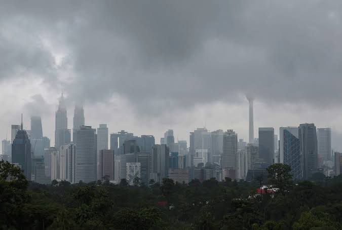 MetMalaysia Issues Thunderstorm Warning for Several States Until 4pm
