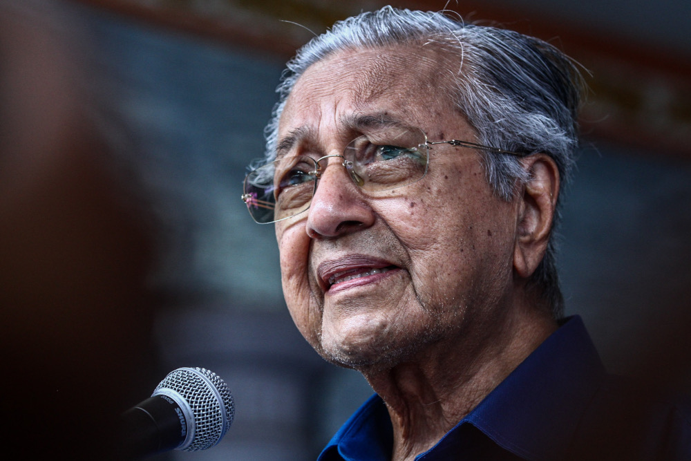 KUALA LUMPUR, July 10 — Prime Minister Datuk Seri Anwar Ibrahim has extended his birthday wishes to former prime minister Tun Dr Mahathir Mohamad on the occasion of his 101st birthday. In a brief message, Anwar prayed for Dr Mahathir to continue to be blessed with good health, strength and well-being. "Happy 101st birthday to Tun Dr Mahathir Mohamad. May Tun continue to be blessed with grace, good health and remain under His blessings, Insya-Allah," he said. Dr Mahathir, who served twice as Malaysia's prime minister, celebrated his 101st birthday on Friday. -- MINUTESMY