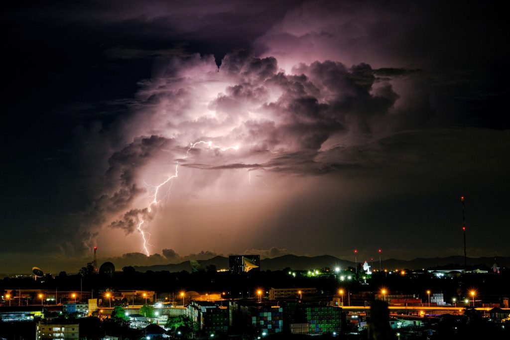 KUALA LUMPUR, July 15 – The Malaysian Meteorological Department (MetMalaysia) has issued a thunderstorm warning involving several areas in the northern region, with heavy rain, thunderstorms and strong winds expected until 3pm today. The affected areas include Perlis, Kedah, and parts of Perak, specifically Larut, Matang and Selama as well as Hulu Perak. The warning, issued at 12 noon on Wednesday (July 15, 2026), stated that thunderstorms accompanied by heavy rain and strong winds are expected to occur in the affected areas. MetMalaysia explained that a thunderstorm warning is issued when signs indicate that thunderstorms with rainfall intensity exceeding 20 millimetres per hour are either occurring or expected to occur for more than an hour. The department also reminded the public that a thunderstorm warning is a short-term alert and is valid for a period of not more than six hours from the time of issuance. Residents in the affected areas are advised to remain cautious, especially those involved in outdoor activities, and to take necessary safety precautions during periods of heavy rain, lightning and strong winds. -- MINUTESMY