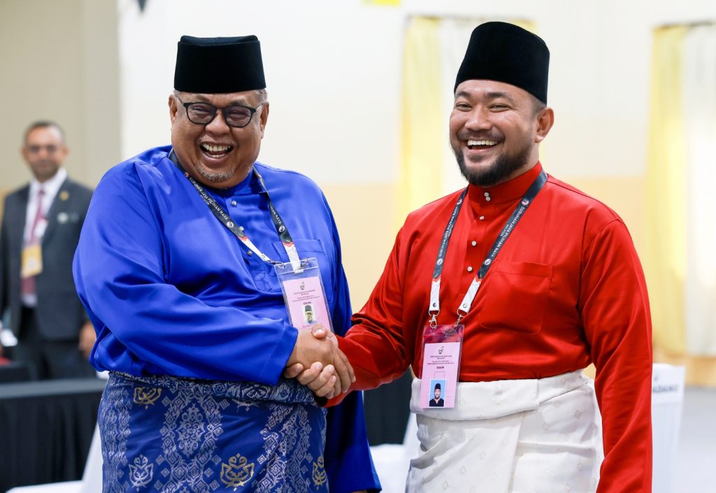 Ab Rauf Yusoh and Mohd Yunazri Mustamiri at the Tanjung Bidara nomination centre.