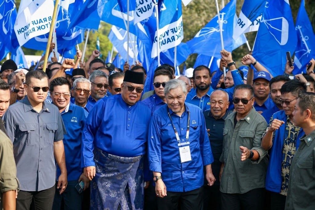 Ab Rauf Yusoh arrives at the Tanjung Bidara nomination centre for the Melaka state election.