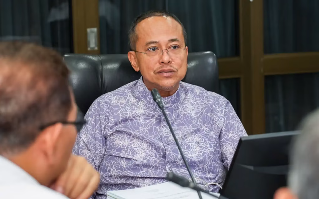 Ahmad Samsuri Mokhtar discussing the use of the Perikatan Nasional logo in the Melaka state election