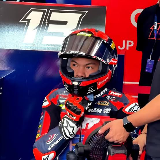 Hakim Danish competing in Moto3 practice at Sepang International Circuit