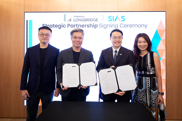 Longbridge and SIAS representatives at the signing of an investor education partnership in Singapore.